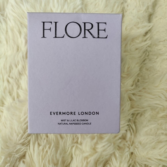 Evermore London Flore Candle 300g Mist & Lilac Blossom 60+ Hours Burn - Picture 2 of 6